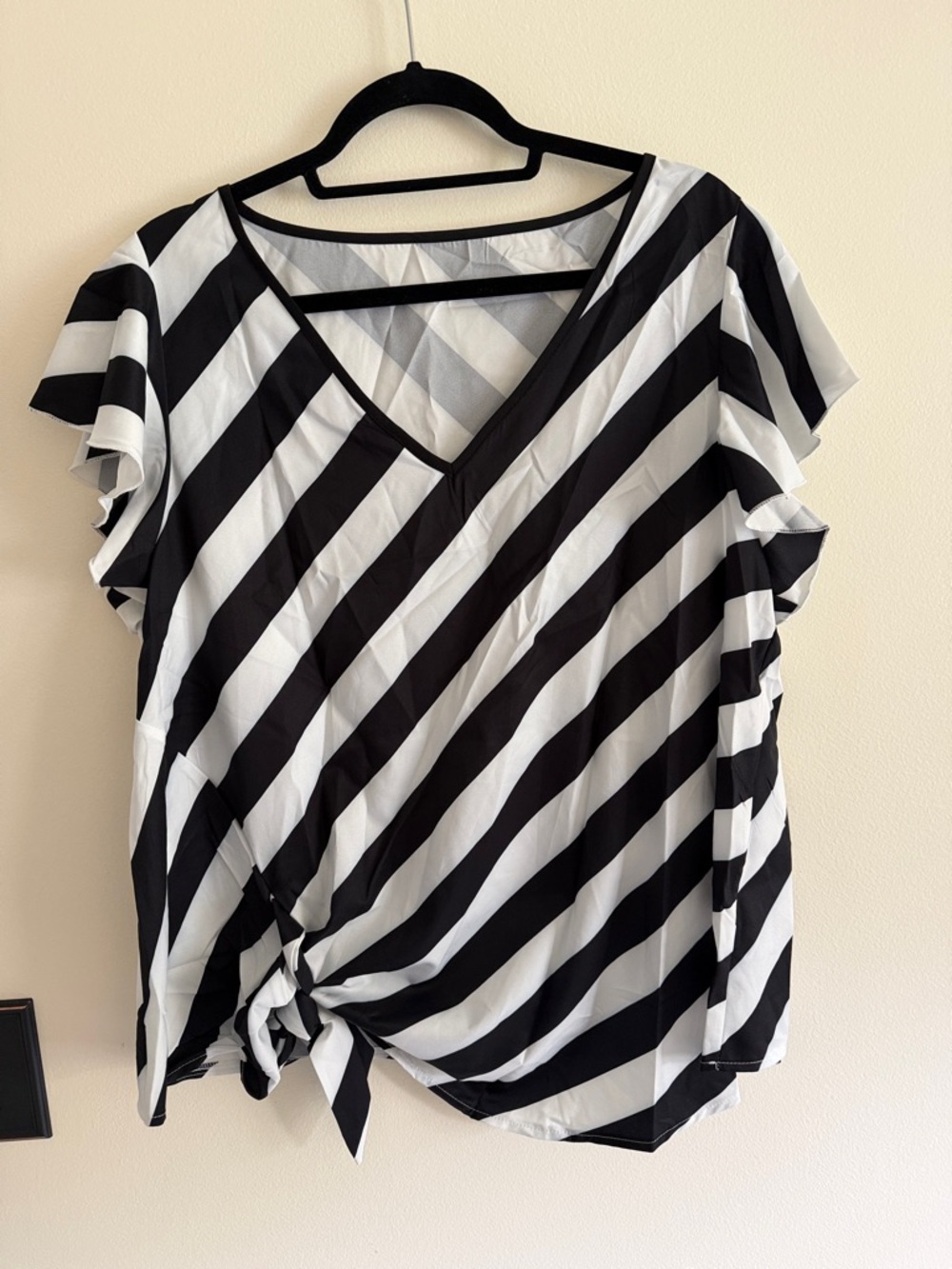 Shein Women’s Black & White Striped V-Neck Tie-Front Top XL